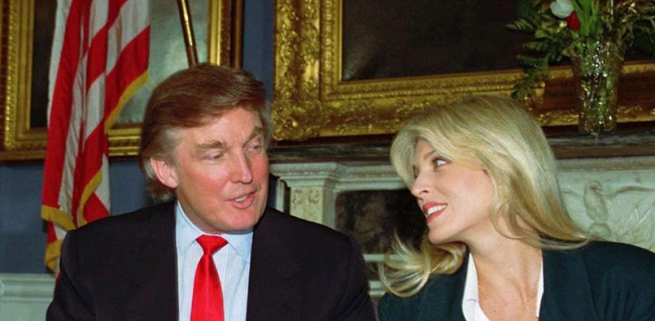 Donald Trump y su entonces esposa, Marla Maples, en foto del 17 de diciembre de 1993. AP