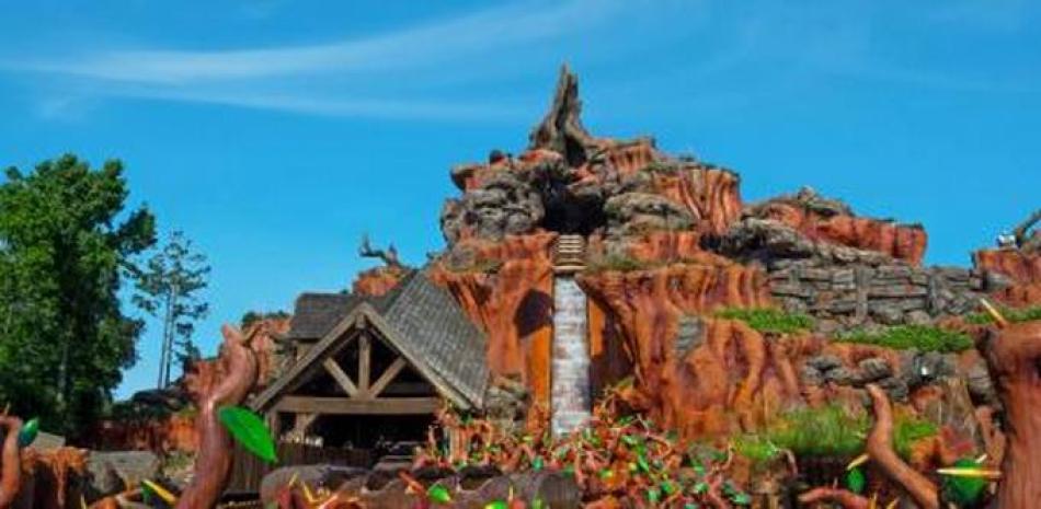 Fotografía de archivo sin fechar cedida por Disney donde se muestra un apartado de Splash Mountain, una atracción con 30 años de antigüedad y ubicada en el parque temático Magic Kingdom en Bay Lake, Florida (EEUU).