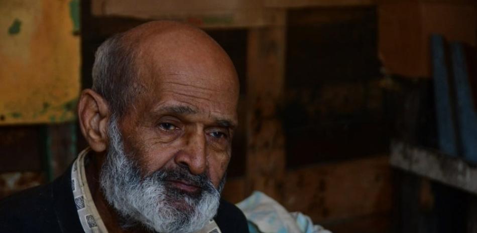 Juan Suárez, que en mayo de este 2023 cumplirá 75 años, vive solo y desamparado. Raúl Asencio/Listín Diario