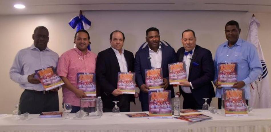 Franklin Mirabal presenta su nuevo libro junto a Miguel Tejada y otros invitados.
