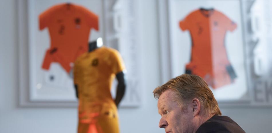 Ronald Koeman al ser presentado como técnico de la selección de Holanda, en Zeist.