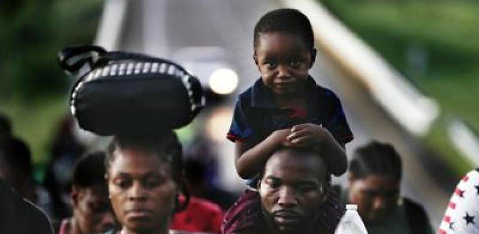 Si los haitianos, venezolanos y nicaragüenses no ingresan legalmente, serán repatriados.  AP