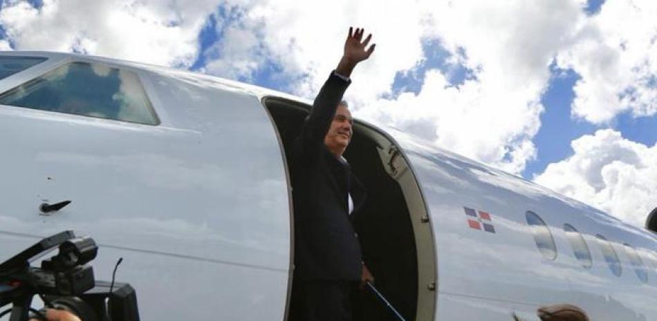El presidente Abinader viajó ayer a Argentina.
