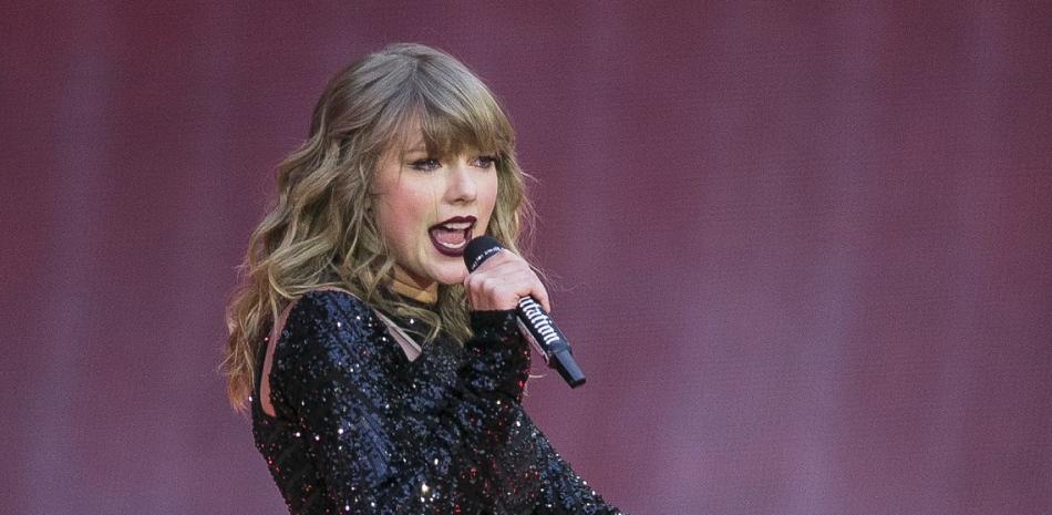 En esta foto del 22 de junio de 2018, Taylor Swift da un concierto en el Wembley Stadium en Londres. (Foto por Joel C Ryan/Invision/AP, Archivo).