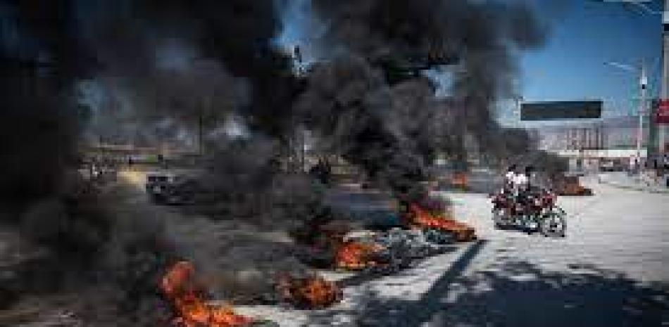 Neutomaticos quemados tras disturbios en Haití. Fuente: EFE.