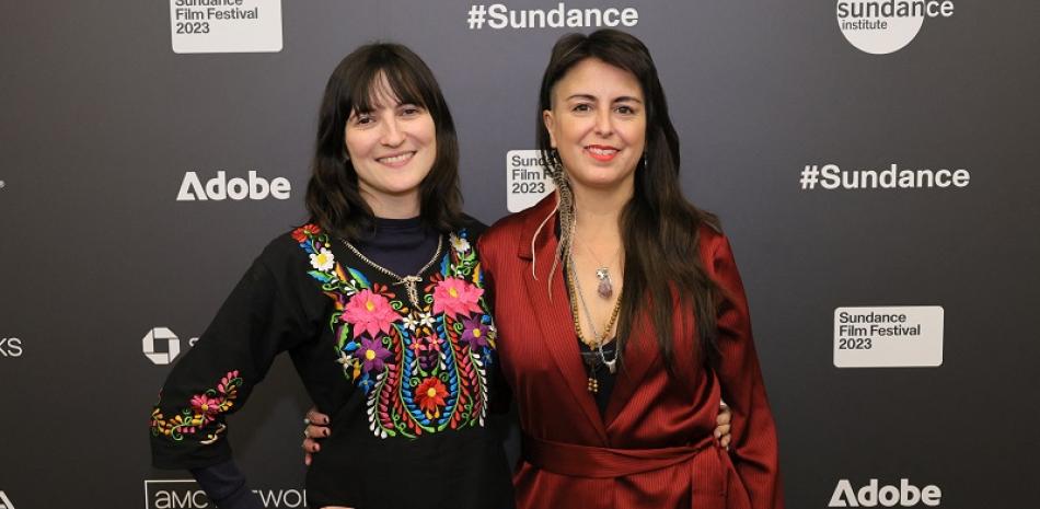 La programadora Ana Souza y la directora Glorimar Marrero Sanchez asisten al estreno de "La Pecera (The Fishbowl)" del Festival de Cine de Sundance 2023 en el Teatro Egipcio. Foto de AFP