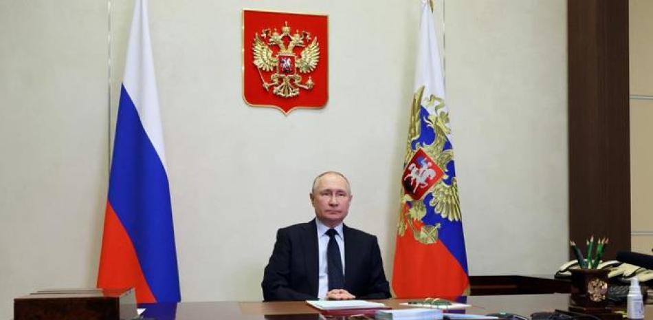 El presidente ruso, Vladímir Putin, preside una reunión del Consejo de Seguridad a través de una videoconferencia en la residencia estatal de Novo-Ogaryovo, a las afueras de Moscú, el 27 de enero de 2023. Fuente: AFP.