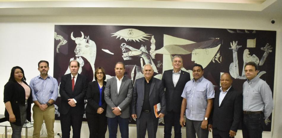 Mohammed Jalood y José Carlos Quiñones González durante la visita que giraron al Comité Organizador de los Juegos Centroamericanos y del Caribe, Santo Domingo 2026.