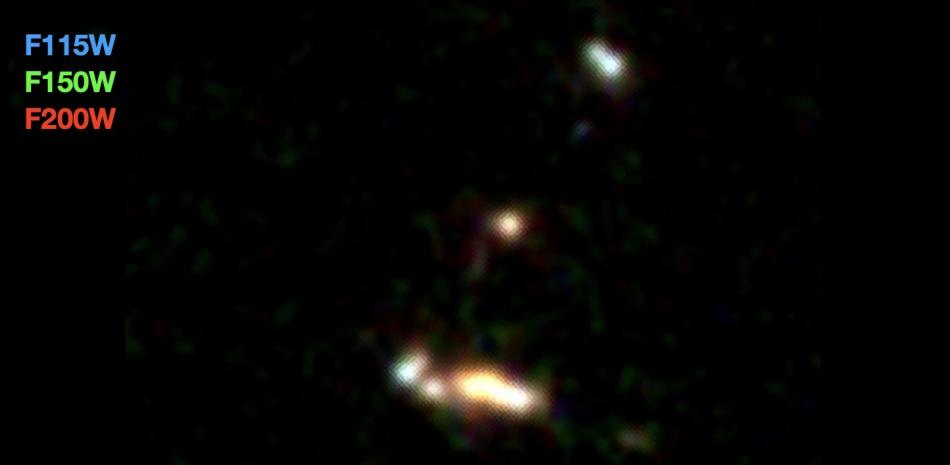 Un grupo de pequeñas galaxias, vistas casi 13.000 millones de años atrás en el tiempo, probablemente en proceso de formación de una galaxia masiva.

Foto: SHUOWEN JIN ET AL. (2023).