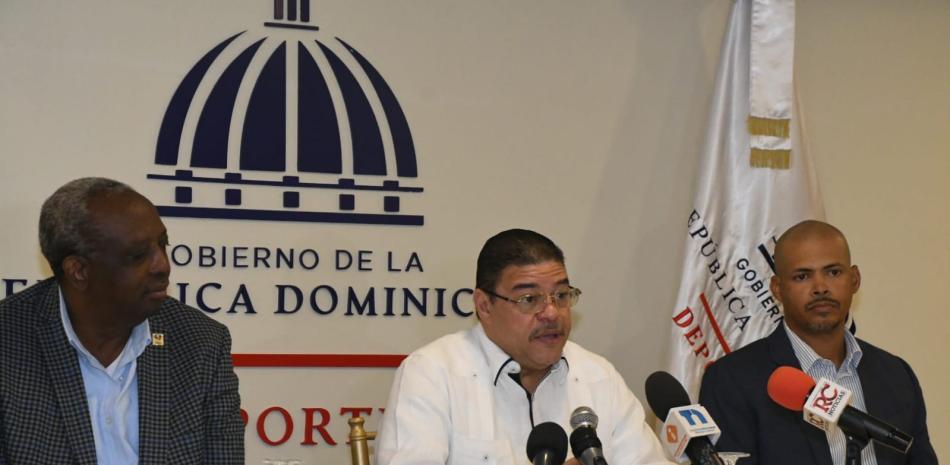 Gerardo Suero Correa, Francisco Camacho y Félix Sánchez, en foto de archivo, durante una conferencia de prensa.