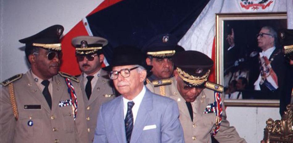 El presidente Joaquín Balaguer era protegido por altos oficiales militares. Archivo