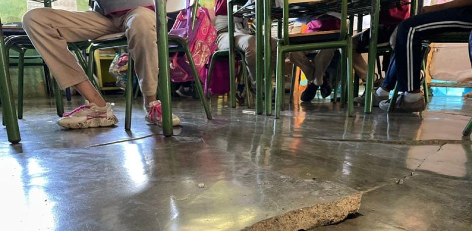 Varios centros educativos de La Vega fueron afectados por el temblor, que provocó grietas y fisuras en las paredes, al igual que en otras provincias. Malvín Beltré / LD