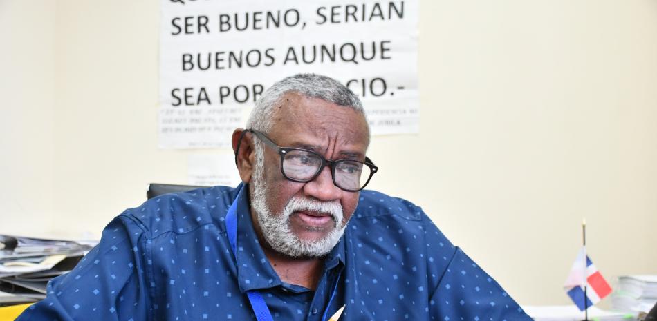José Luis Suero, mientras ofrecía las declaraciones en su oficina del Ministerio de Deportes y Recreación.