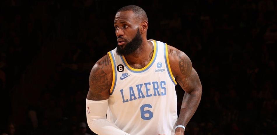 LeBron James anotó 27 puntos, pero no pudo evitar otra derrota de los Lakers.