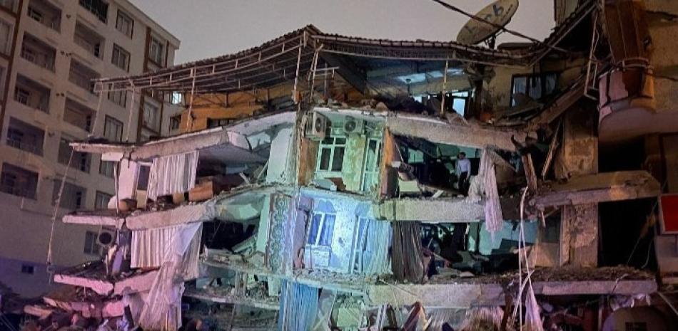 Terremoto derriba edificios en Turquía y Siria.