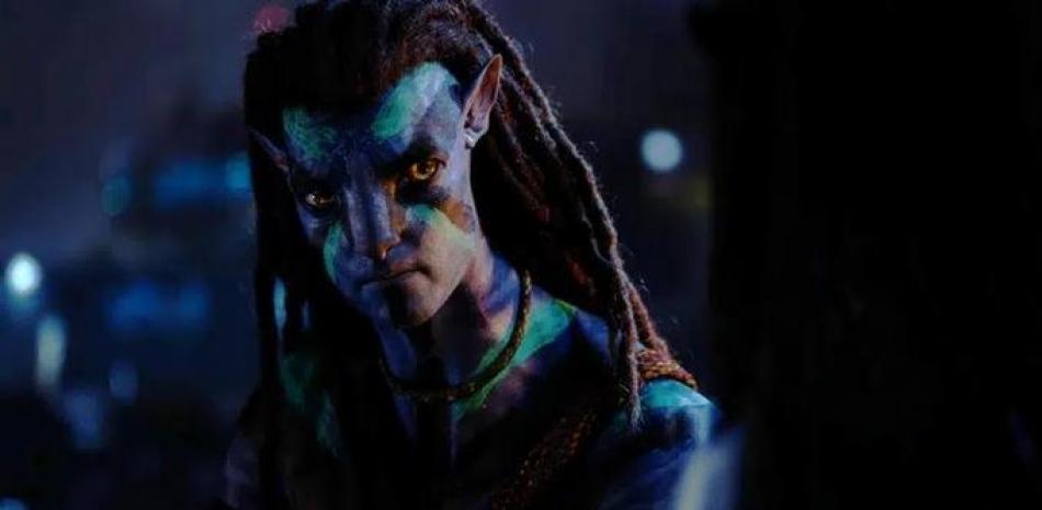 Esta imagen publicada por 20th Century Studios muestra a Sam Worthington, como Jake Sully, en una escena de "Avatar: The Way of Water". (20th Century Studios via AP).