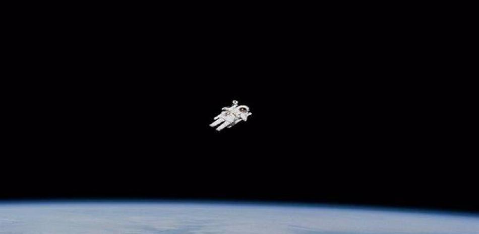 Bruce McCandless, el primer hombre que flotó libremente en el espacio - NASA / Europa Press