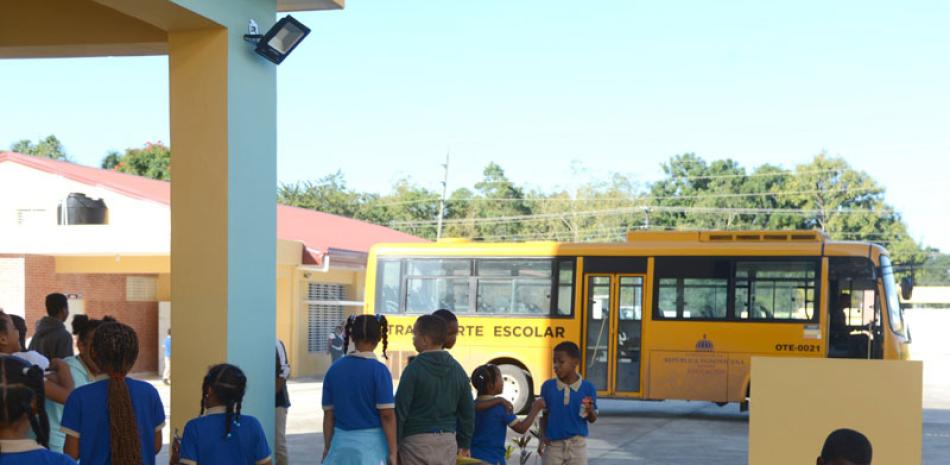 Los autobuses son insuficientes para la cantidad de estudiantes. Jorge Martínez /LD