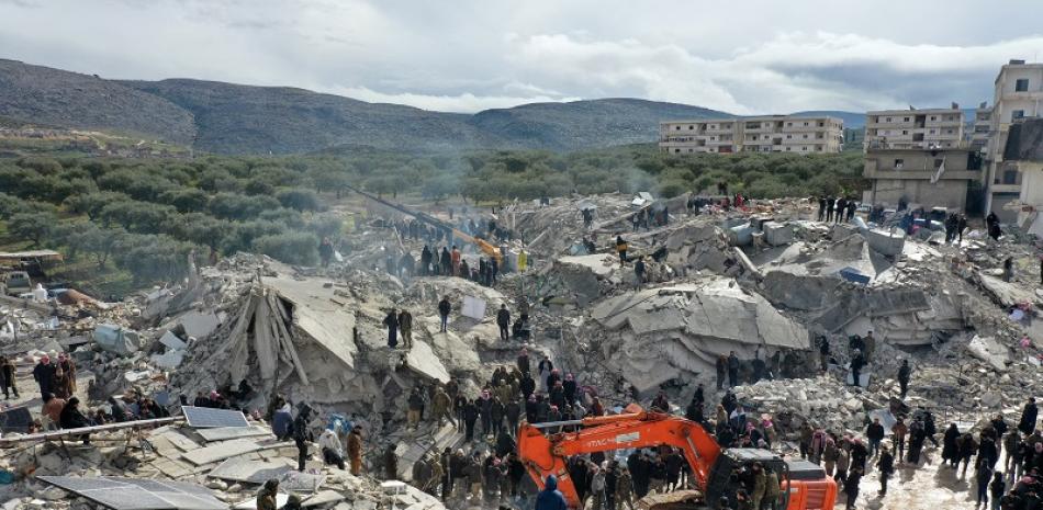 Escombros en de edificios tras terremotos. Foto: AFP