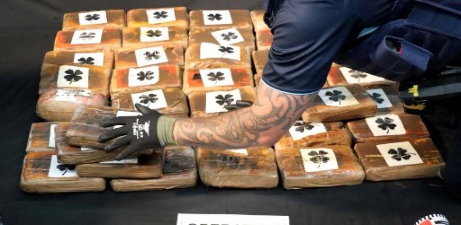 Una foto sin fecha recibida de la policía de Nueva Zelanda el 8 de febrero de 2023 muestra algunas de las 3,2 toneladas de cocaína recuperadas a la deriva en el Pacífico en una redada histórica de drogas cuyo valor se estima en alrededor de 316 millones de dólares estadounidenses.
Folleto / Fuerza de Defensa de Nueva Zelanda / AFP