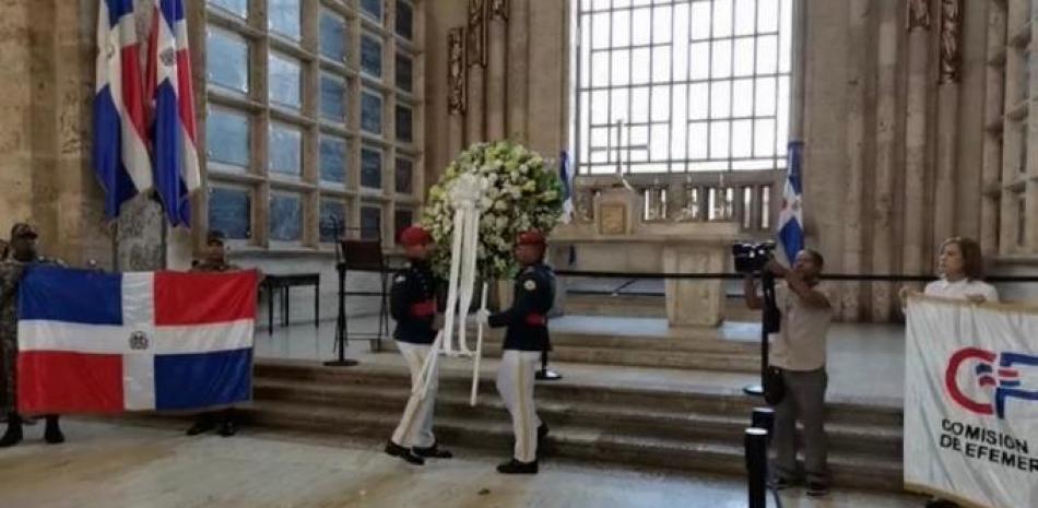 Cadetes de la Guardia de Honor depositaron ofrenda floral en conmemoración por el 200 aniversario del natalicio de Ulises Francisco Espaillat.