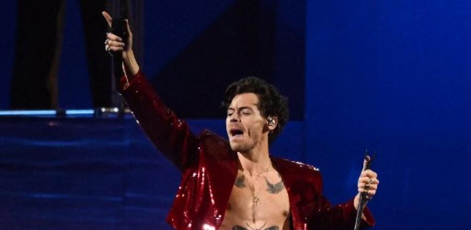 El cantante británico Harry Styles se presenta en el escenario durante la ceremonia y el espectáculo en vivo de los BRIT Awards 2023 en Londres el 11 de febrero de 2023. Ben Stansall / AFP