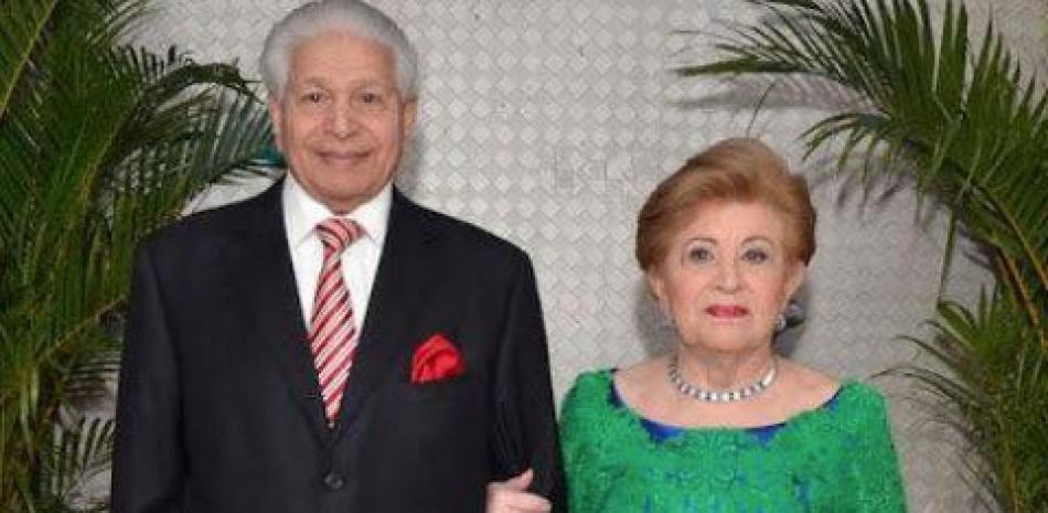 Víctor Méndez Capellán y su esposa, Finetta Saba de Méndez. Archivo / LD
