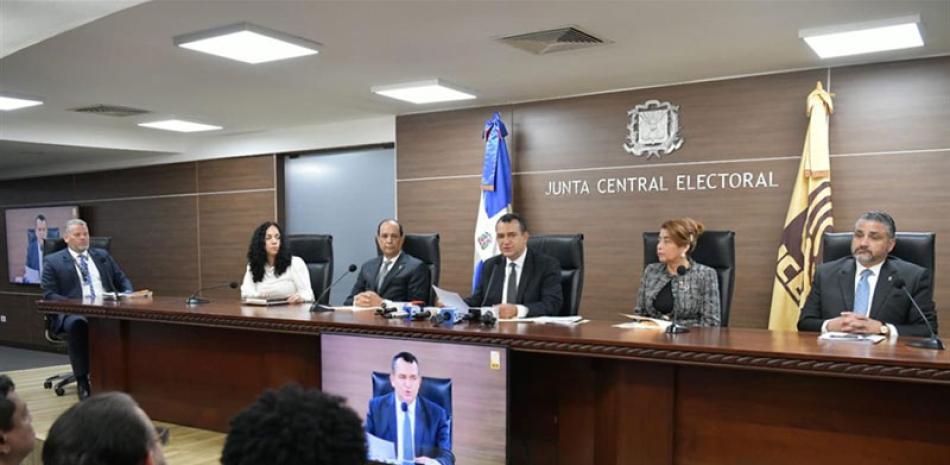 El presidente de la JCE, Román Jáquez Liranzo, expresó que se había hecho una propuesta ideal, que impactaba más de 130 artículos de las leyes 15-19 y 33-18.