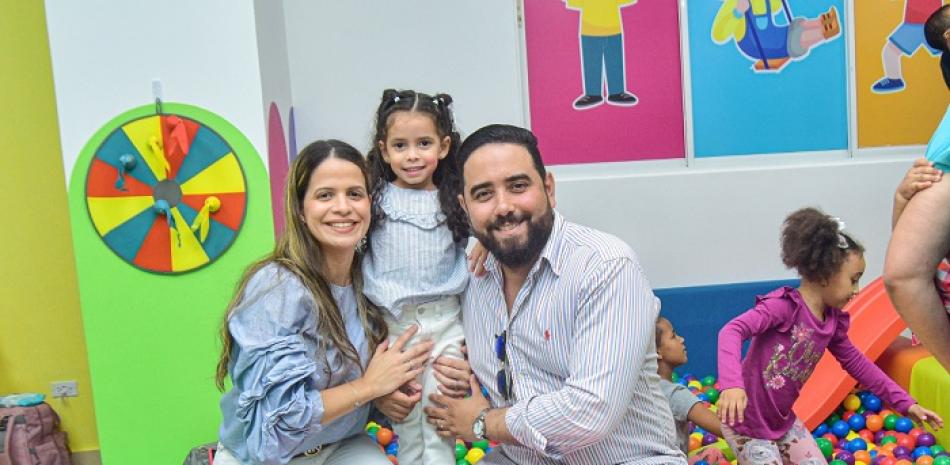 Alysha Castillo, Montserrat y Andrés Jiménez