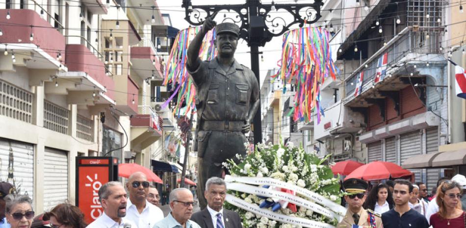El 50 aniversario de la muerte de Francisco Caamaño reunió a autoridades y familiares en El Conde. Jorge Martínez