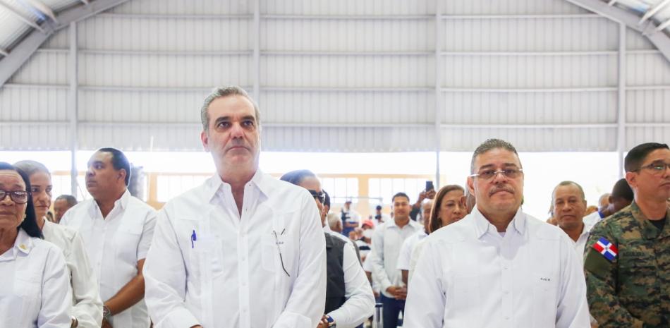 El presidente de la República, Luis Abinader y el Ministro de Deportes, Francisco Camacho encabezan el acto de inauguración del polideportivo de Enriquillo.