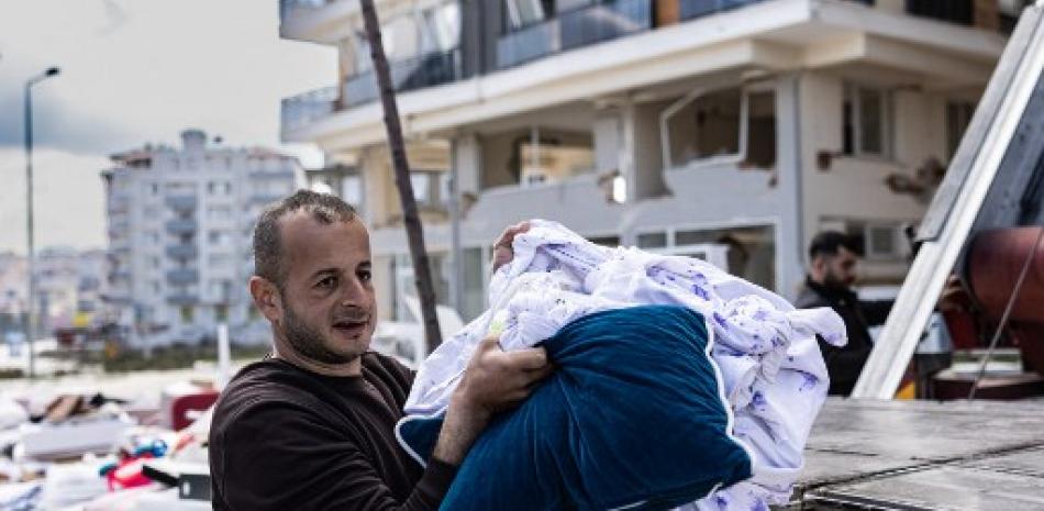 Sobreviviente del terremoto en Turquía. AFP