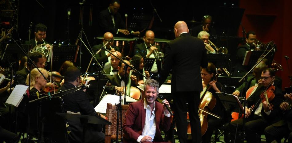 Vicente García se puso las botas sinfónicas durante dos noches en el Teatro Nacional Eduardo Brito, bajo la dirección de Amaury Sánchez. Foto: LD