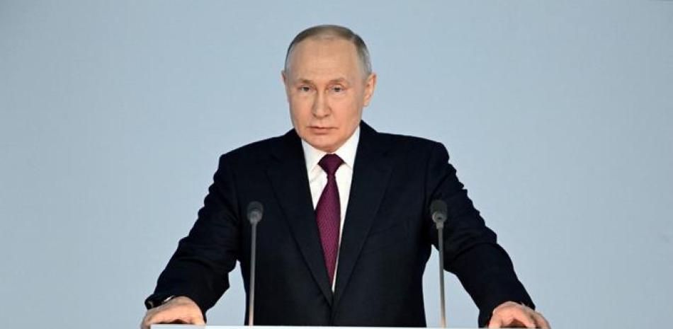 El presidente ruso Vladimir Putin pronuncia su discurso anual sobre el estado de la nación en el centro de conferencias Gostiny Dvor en el centro de Moscú el 21 de febrero de 2023.
Foto: Pavel Bednyakov/ SPUTNIK / AFP