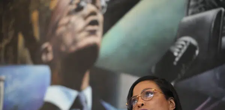 Ilyasah Shabazz, hija de Malcolm X, habla durante una conferencia de prensa en Nueva York, el martes 21 de febrero de 2023. (AP Foto/Seth Wenig)