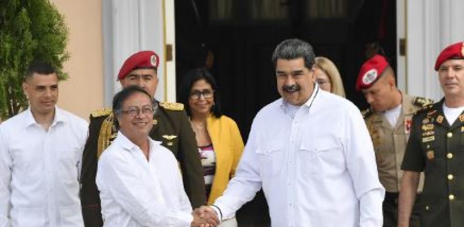 Gustavo Petro y Nicolás Maduro, presidentes de Colombia y Venezuela, respectivamente. AP