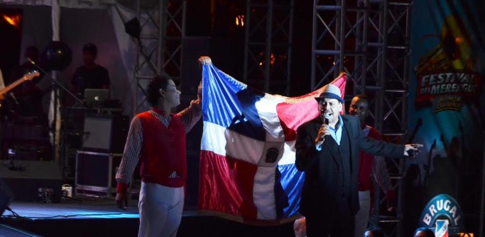 Fernando Villalona figura entre los artistas que cantarán al pueblo, el lunes 27, en la Avenida del Puerto.