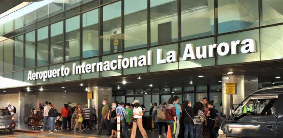 El aeropuerto internacional La Aurora de Guatemala donde llegan cientos de pasajeros con la finaldad de hacer la ruta hacia México y a los Estados Unidos. LD