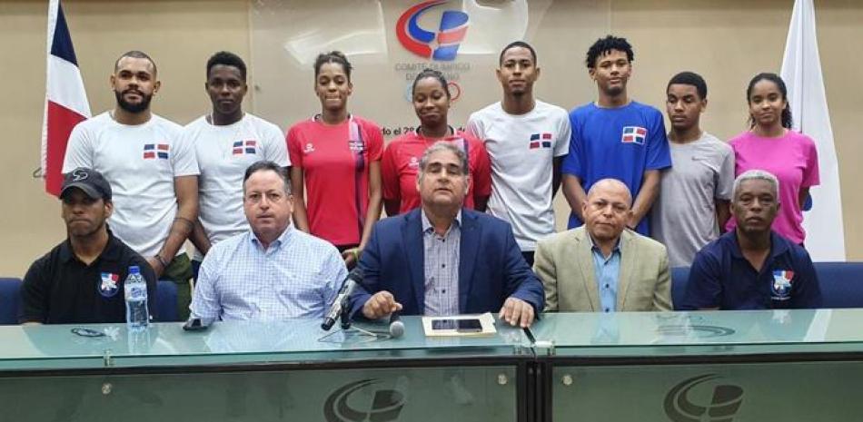 Generoso Castillo, José Mera, Pedro Julio Quezada, Miguel Feliz y Rafael Santín en la presentación del Plan de cuatrimestre y del equipo nacional.
