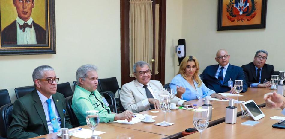 Reunión entre Colegio Medico Dominicano y el Gobierno / Fuente Externa