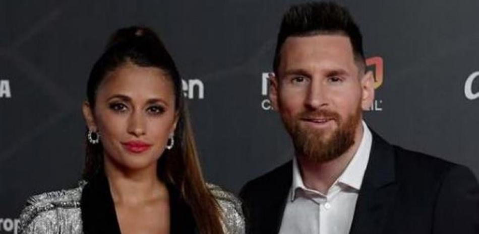 Lionel Messi y su esposa. AFP