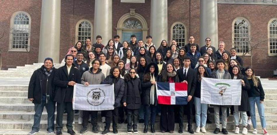 Delegacion equipo de debate Colegio New Horizons - Harvard 2023