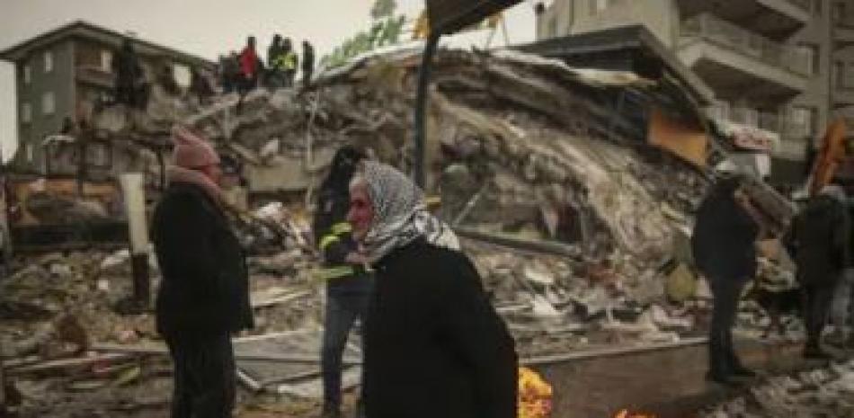 Sobreviviente del terremoto en Turquía. AP