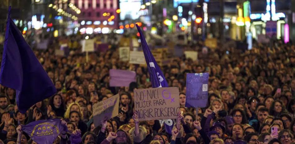 Mujeres participan en una manifestación por el Día Internacional de la Mujer, ayer 8 de marzo de 2023, en Madrid. ap