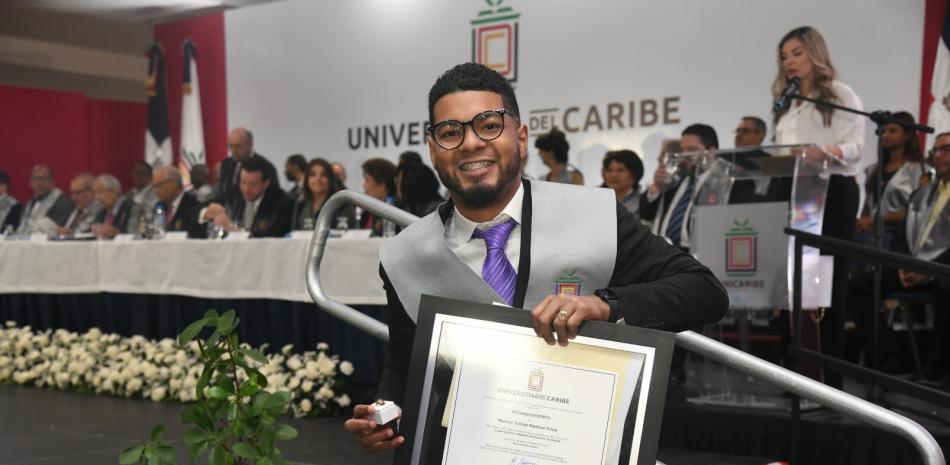 Marlon Yuniel Medina Frías, el estudiante que obtuvo los máximos honores académicos. 

Foto: Jorge Martínez| Listín Diario