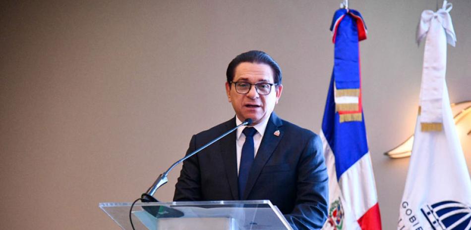 El ministro de Salud Pública, Daniel Rivera, expuso en un simposio sobre el Covid-19. Externa /