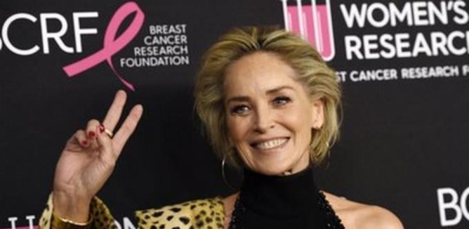 Sharon Stone recibió el Premio al Valor en la ceremonia de recaudación de fondos An Unforgettable Evening del Women's Cancer Research Fund (WCRF). Foto: AP