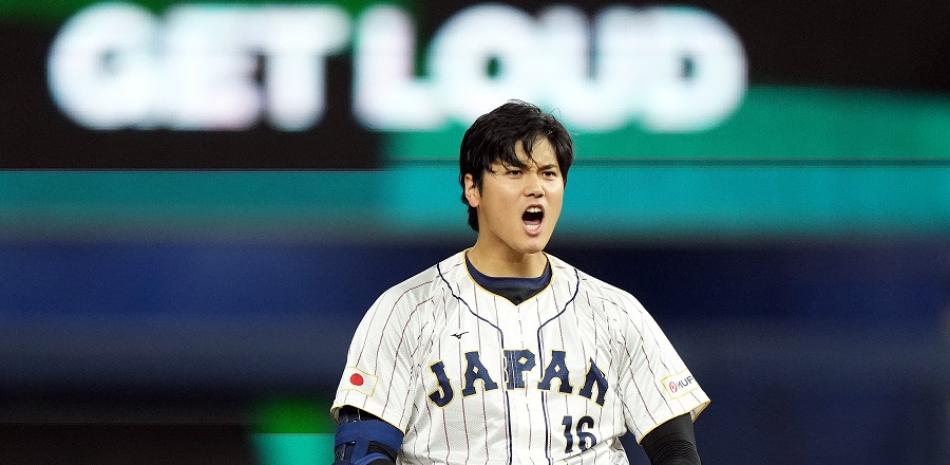 Shohei Ohtani #16 del Equipo de Japón celebra en la segunda base después de conectar un doblete en la novena entrada contra el Equipo de México durante las Semifinales del Clásico Mundial de Béisbol en el parque LoanDepot el 20 de marzo de 2023 en Miami, Florida. Eric Espada/Getty Images/AFP