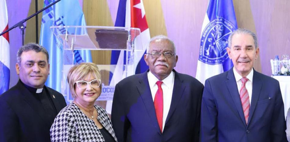 Rev. Isacc García, la rectora María del Rosario Melo, Francisco Ramírez y el ministro Franklin García Fermín.