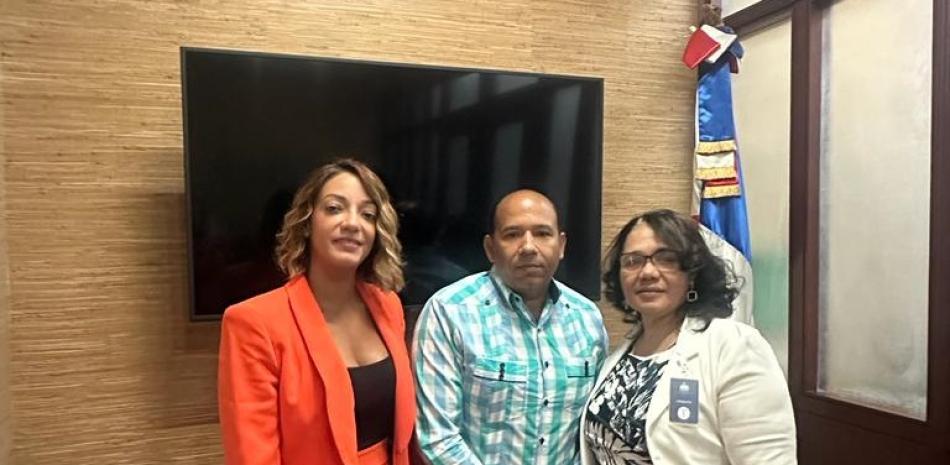 Nelsy Trinidad, madrina del ajedrez, Betty Soto, viceministra de Desarrollo Social de la Presidencia, y Braulio Ramírez, presidente del Comité Organizador.
